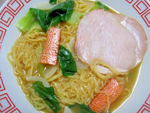 チンゲン菜たっぷりのニンニク味噌ラーメン